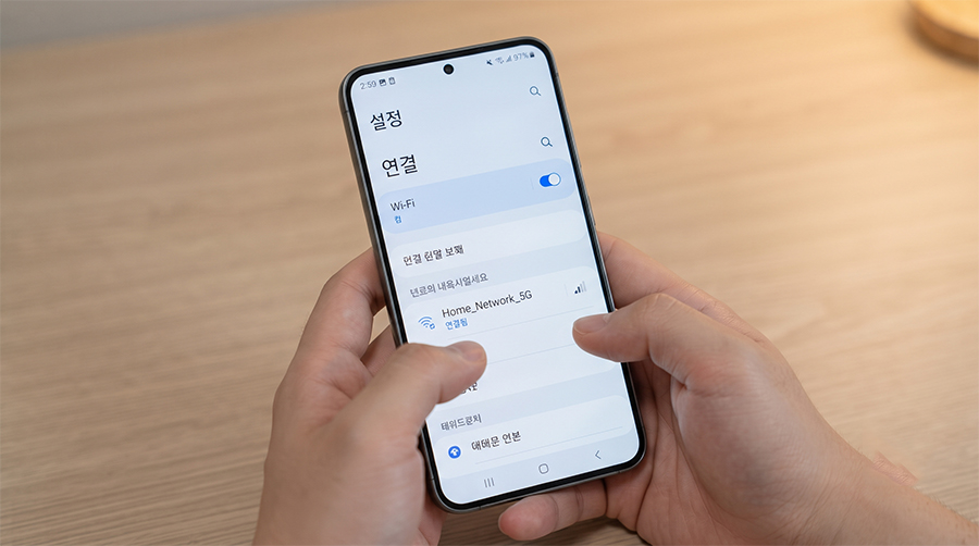 갤럭시 와이파이 자꾸 꺼질 때, 자동으로 해제된다면 이것부터 확인하세요 2 갤럭시 와이파이 자꾸 꺼질 때 Wi-Fi 상태 확인